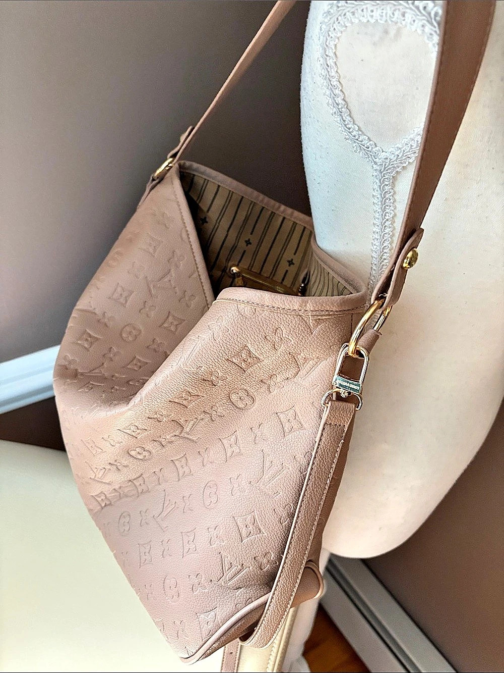 Fashion- Louis Vuitton Loop Hobo Shoulder Bag Beige - Picture 10 of 16